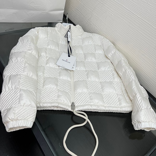 ★日本!!人気！モンクレール 偽物 ANCY ジップアップ ショート ダウンシャケット moy31802
